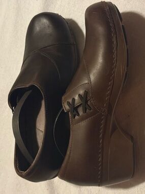 Dansko Stacie brown leather clogs size 39